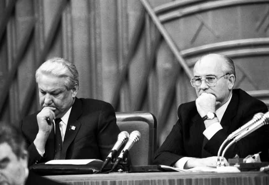 Горбачев и Ельцин. Сайт досье Изюмова Юрия