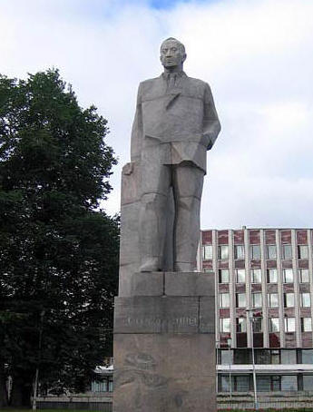 Памятник Куусинен. Сайт досье Изюмова Юрия